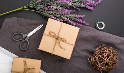 Сувенир и устойчивость: как бренды транслируют ценности через материалы и упаковку